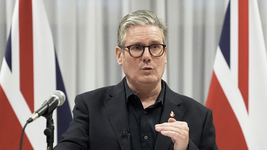 British Prime Minister Keir Starmer speaks at a press conference during the Commonwealth Heads of Government Meeting in Apia, Samoa, on 26 October 2024 (Stefan Rousseau/AFP)