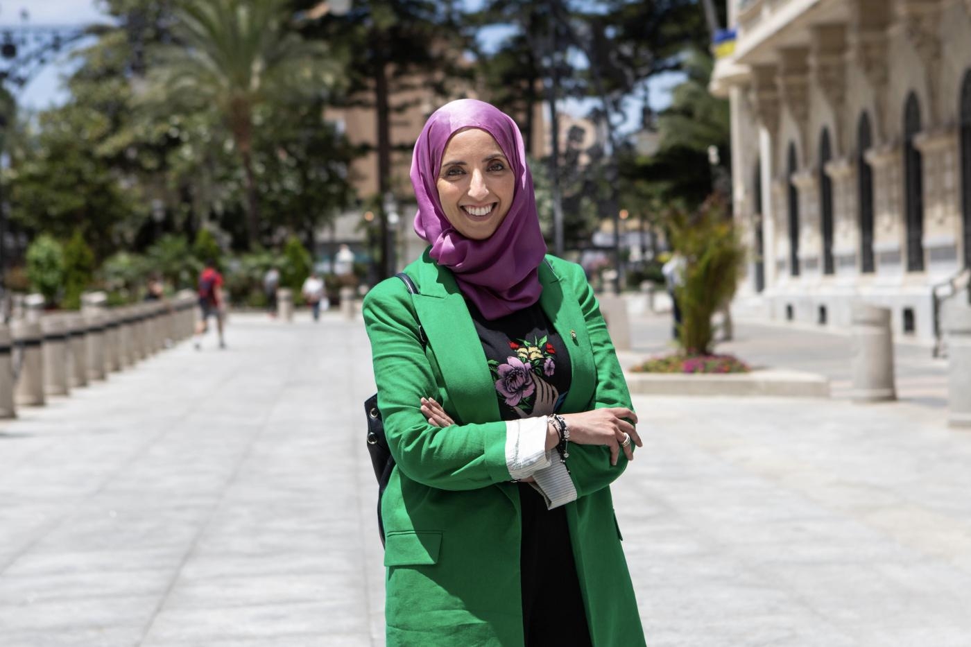 « Vous ne pouvez pas mesurer mon identité espagnole à travers mon nom de famille ou ma façon de m’habiller » : Fatima Hamed Hossain dans la rue principale de Ceuta (Marta Maroto)