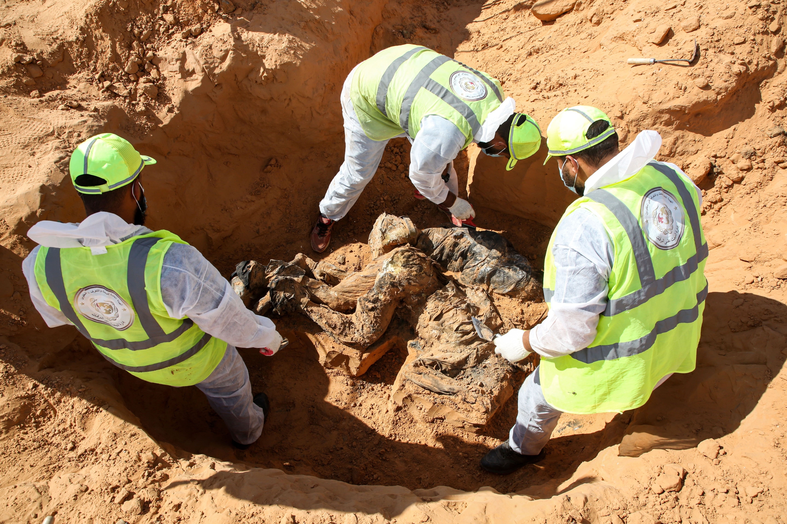 Libya: Searching for mass graves and exhuming bodies in Tarhuna, southeast of Tripoli