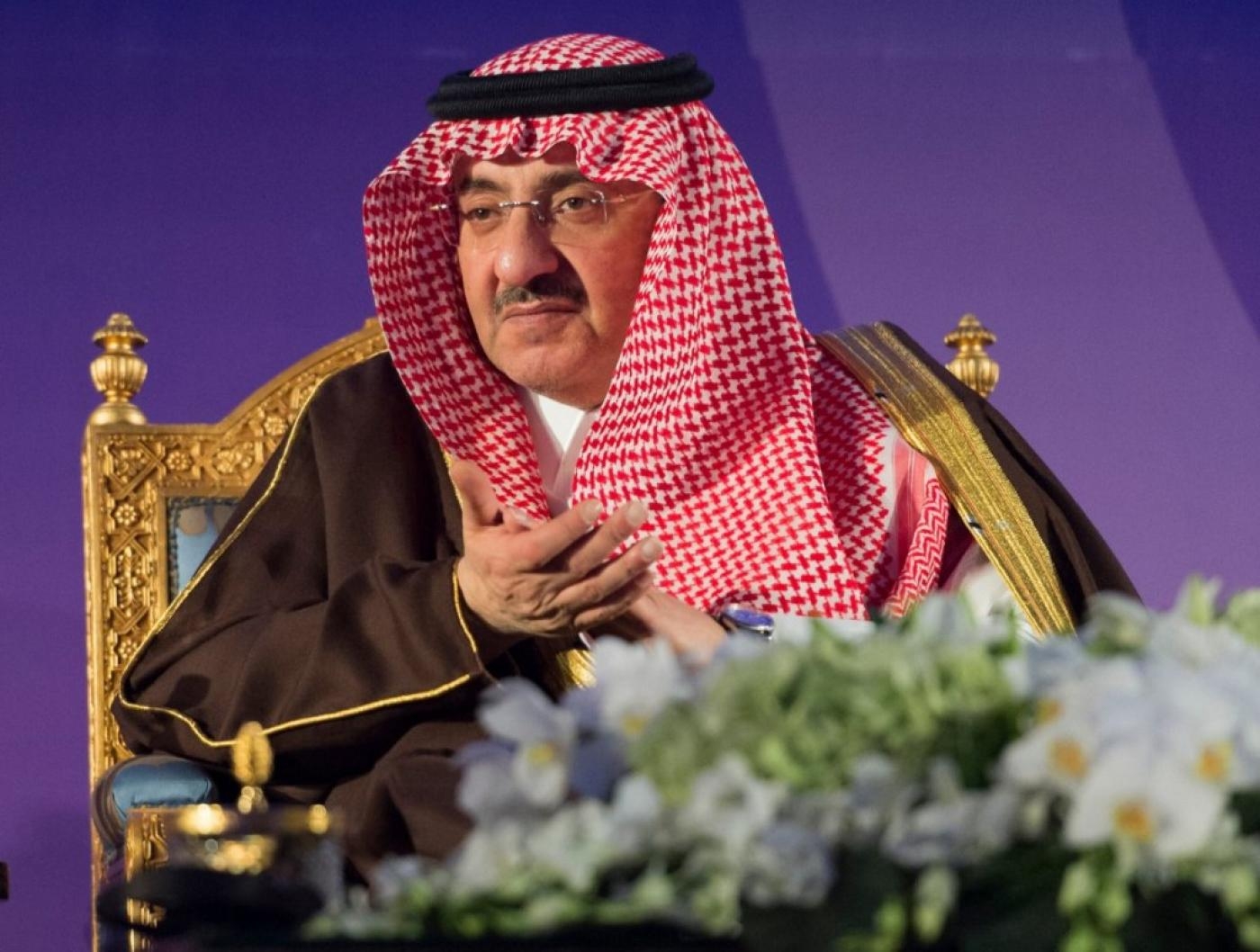 Avant son éviction, Mohammed ben Nayef dirigeait les forces de sécurité saoudiennes et avait tissé des liens étroits avec les agences de renseignement occidentales (AFP/photo d’archives/HO/SPA)