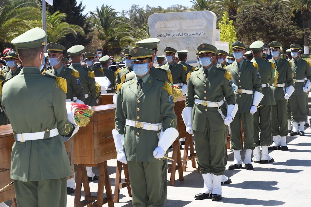 L'Algérie a enterré dimanche, à l'occasion du 58e anniversaire de son indépendance, les restes de 24 combattants tués au début de la colonisation française et restitués par Paris (photos : présidence algérienne)