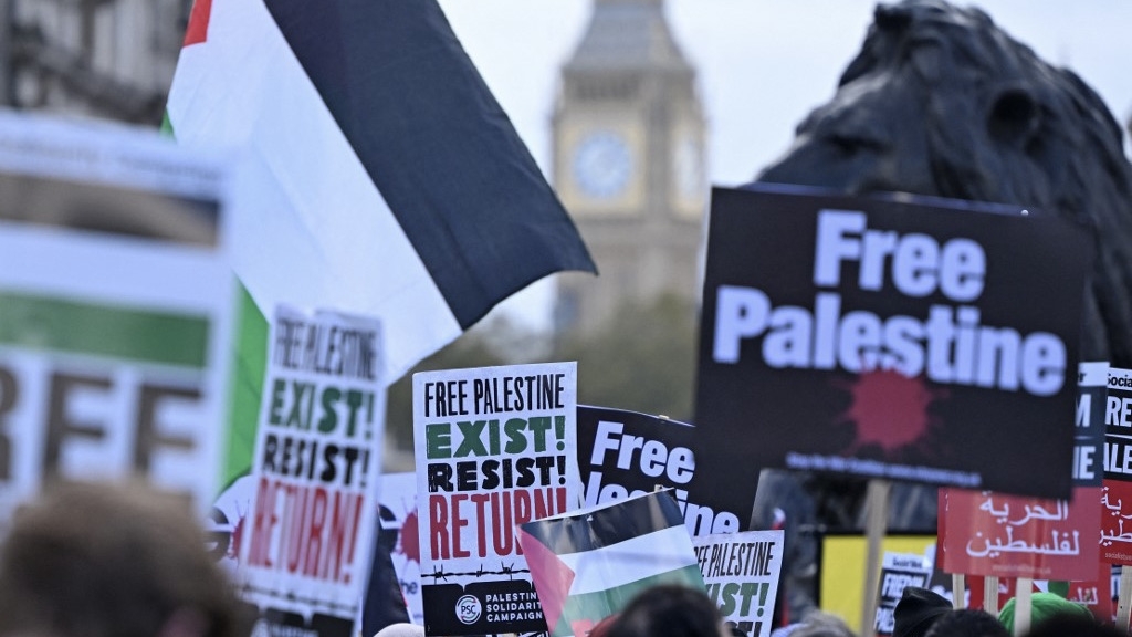 Protesters gather with placards and flags during the 'London Rally For Palestine' in Trafalgar Square, central London, on 4 November 2023 (AFP)