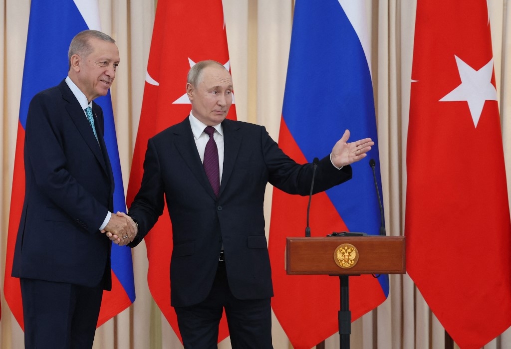 Russian President Vladimir Putin (R) and his Turkish counterpart Recep Tayyip Erdogan (L) shaking hands after a press conference following a meeting in Sochi on September 4, 2023. (Handout / Turkish Presidency)