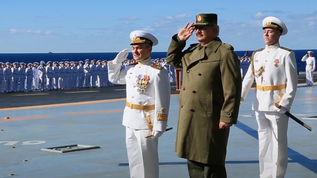 Khalifa Haftar aboard the Admiral Kuznetsov aircraft carrier in 2017 (screenshot)
