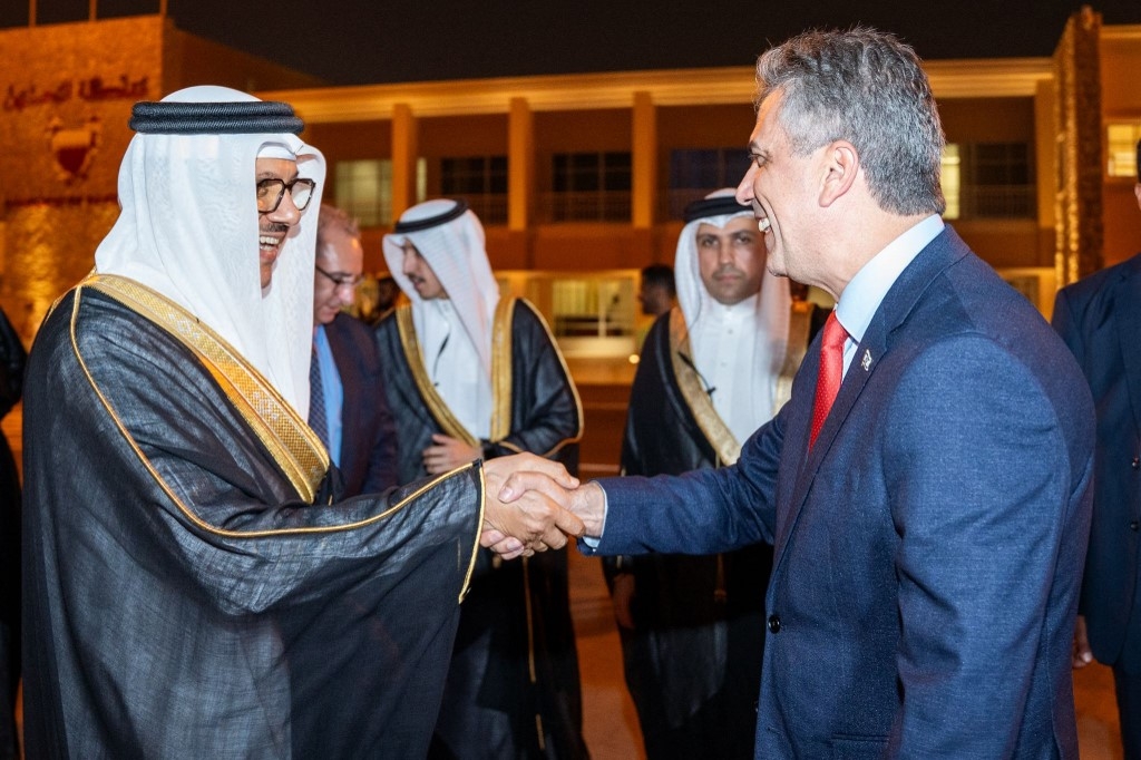 Bahrain's Foreign Minister Abdullatif bin Rashid al-Zayani (left) receiving his Israeli counterpart Eli Cohen in Manama, 3 September 2023 (AFP)