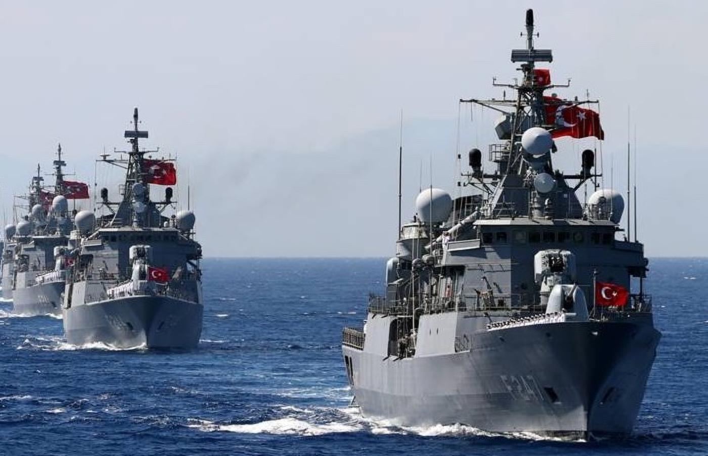 La marine turque mène des exercices lors des manœuvres militaires « Denizkurdu » en 2021 (ministère turc de la Défense)