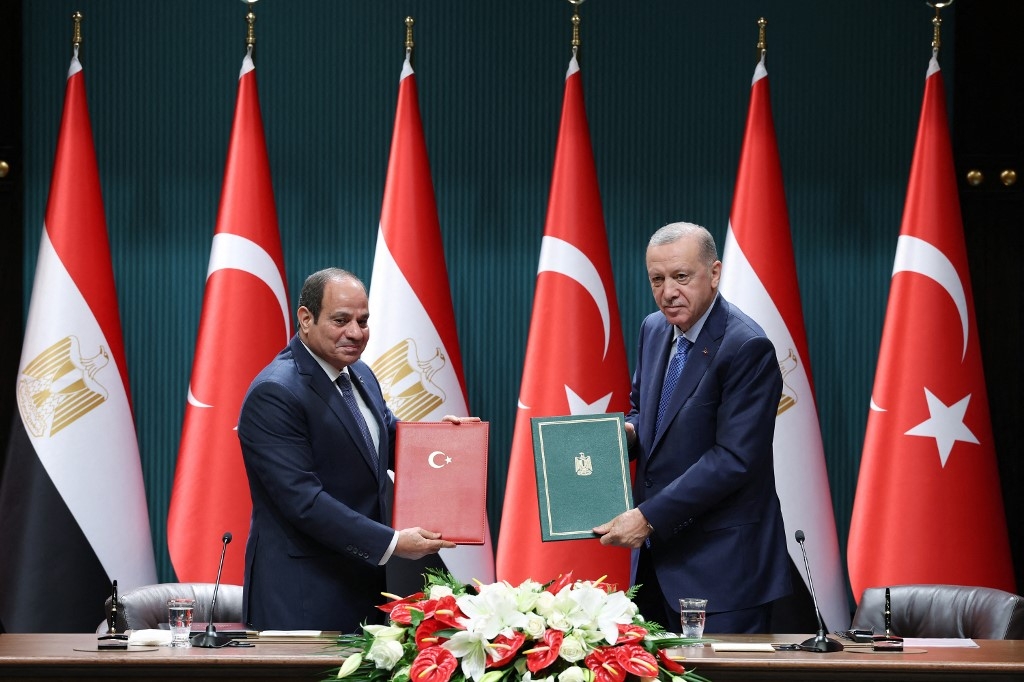 Turkish President Recep Tayyip Erdogan (R) and Egyptian President Abdulfettah al-Sisi (L) are posing after signing an agreement and before a joint press conference at the Presidential Complex in Ankara on 4 September 2024. (Handout) 