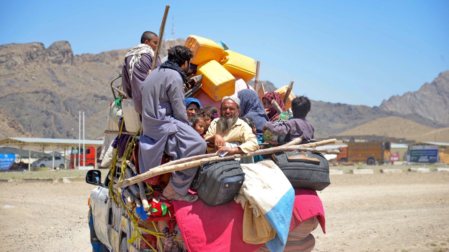 Afghan refugees arrive from Pakistan in Takhta Pul district of Kandahar province on 22 May 2024.