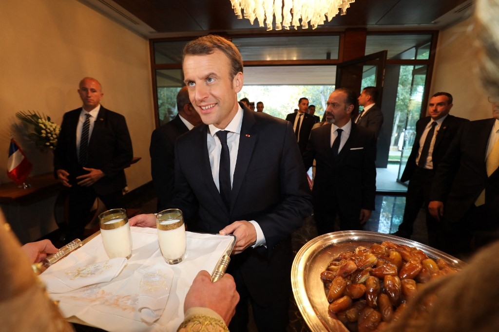 Emmanuel Macron à son arrivée à Alger en décembre 2017 (AFP/Ludovic Marin)