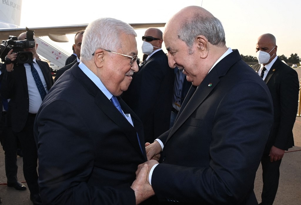Mahmoud Abbas et Abdelmadjid Tebboune à Alger en novembre 2022 à l’occasion du sommet de la Ligue arabe (AFP)