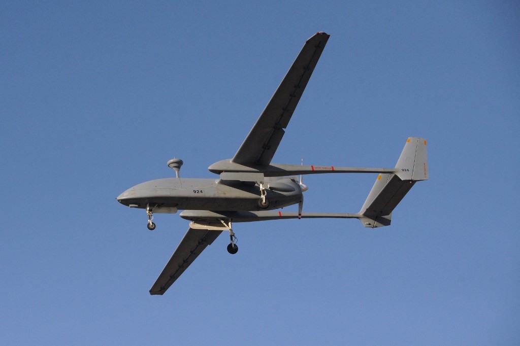 Le Maroc a acheté plusieurs drones de fabrication israélienne dont le Heron, en photo (AFP/Sam Panthaky)