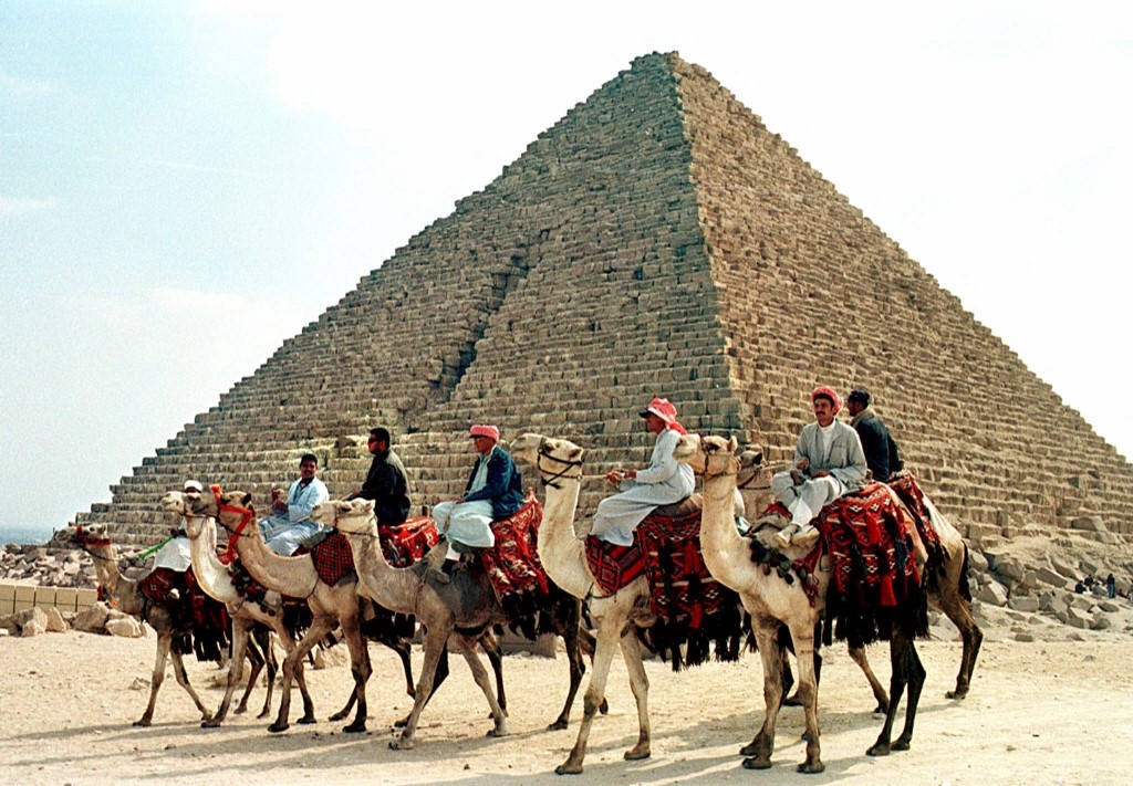 La rénovation de la pyramide doit durer trois ans (AFP/Mohammed al-Sehiti)
