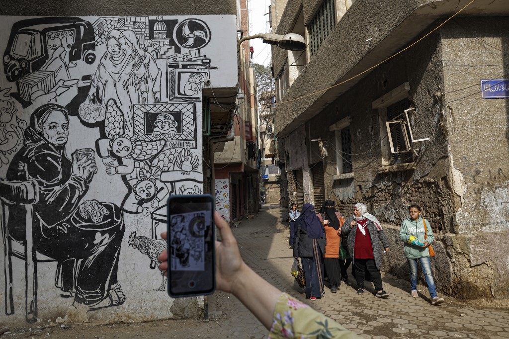 Dans les rues du Vieux Caire, les constructions anciennes et les immeubles d’habitations se touchent (AFP/Khaled Desouki) 