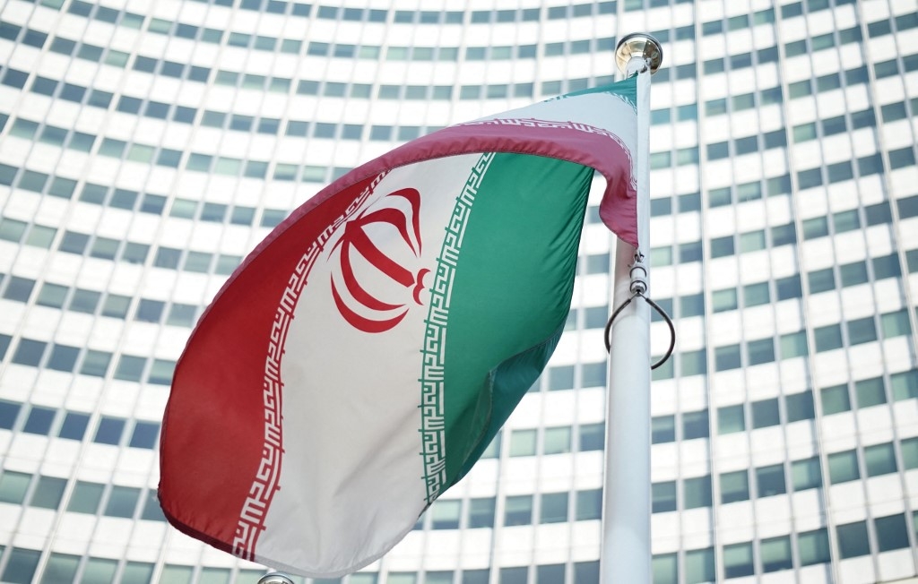 China's ambassador to the UN nuclear watchdog called on Washington to stop delaying the lifting of sanctions on Tehran.