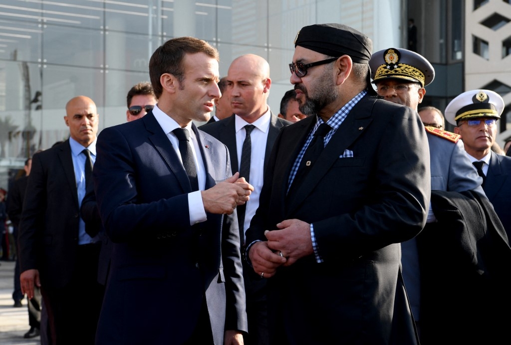 King Mohammed VI (R) speaks with Emmanuel Macron after inaugurating a high-speed line at Rabat train station in November 2018 (Christophe Archambault/AFP)