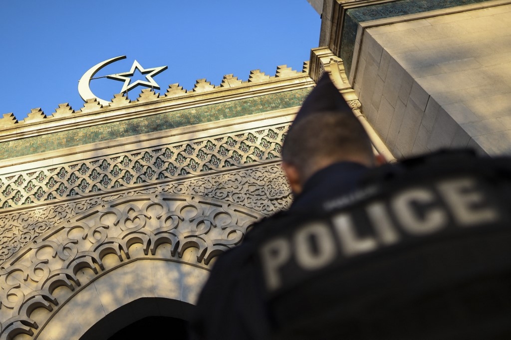 Avant le Ramadan, Gérald Darmanin a réclamé « une présence renforcée des forces de sécurité aux heures d’arrivée et de départ des fidèles lors des rassemblements et offices » (Kenzo Tribouillard/AFP)