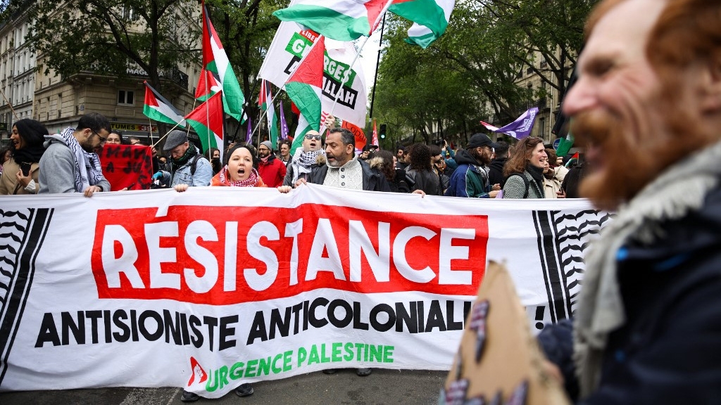 Protesters denounce Zionism and colonialism in Paris on 21 April 2024 (Antonin Utz/AFP)