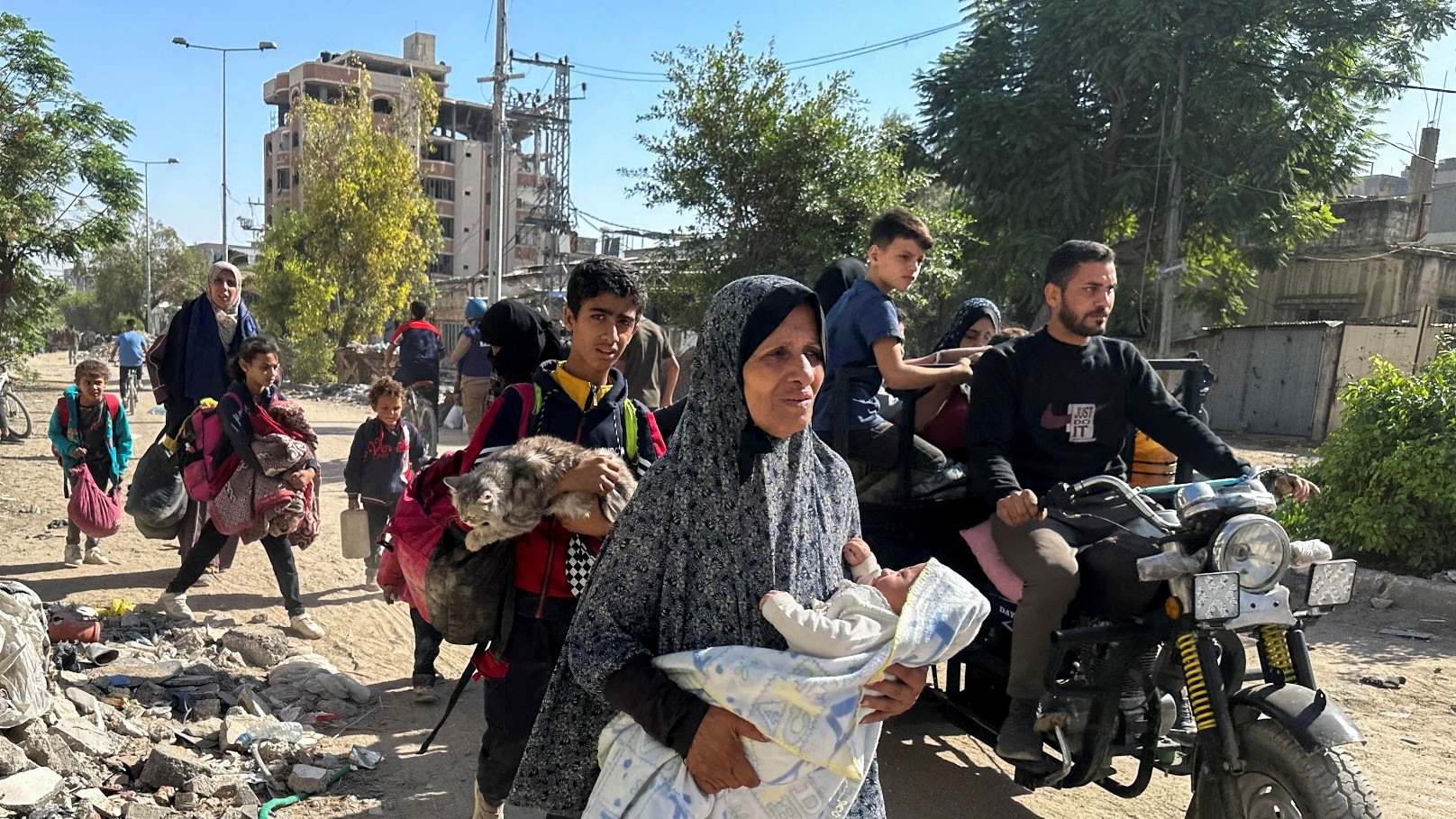 Displaced Palestinians ordered by the Israeli military to evacuate Jabalia in the northern Gaza Strip, 23 October 2024. (Reuters/Hassan al-Zaanin)