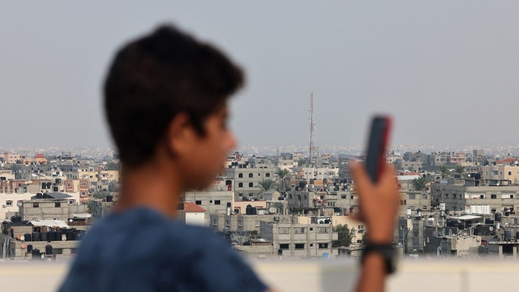 An antenna of a communications tower that relays phone and internet signals is pictured in Rafah, in the southern Gaza Strip on 28 October 2023 (AFP)