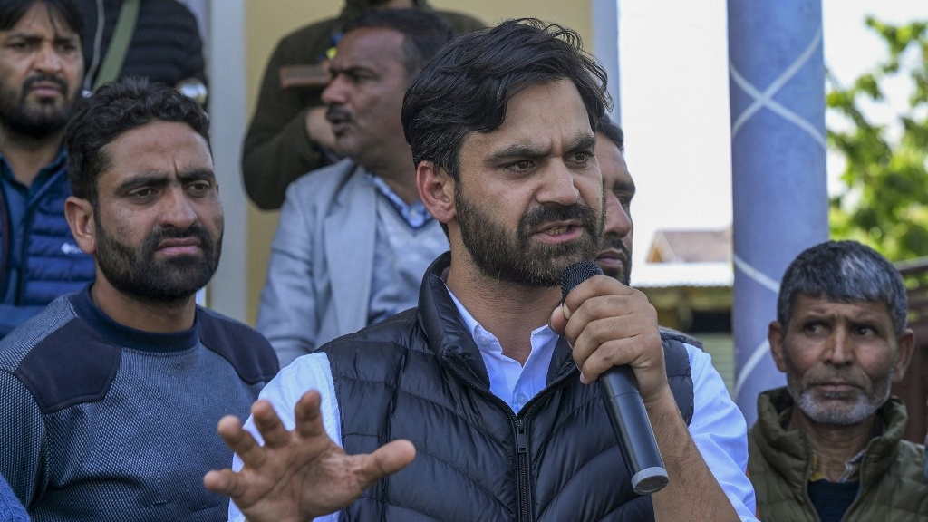 PDP candidate Waheed Para speaks on the campaign trail in Ganderbal, Jammu and Kashmir, on 1 May 2024 (Tauseef Mustafa/AFP)