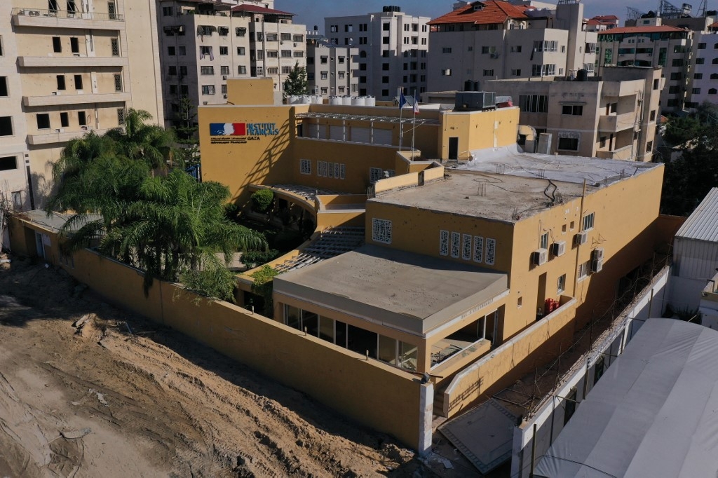 Cette photo montre le bâtiment qui abrite l’Institut français de Gaza le 30 novembre 2023. Le centre est aujourd’hui fermé (AFP/Shadi Al-Tabatibi)