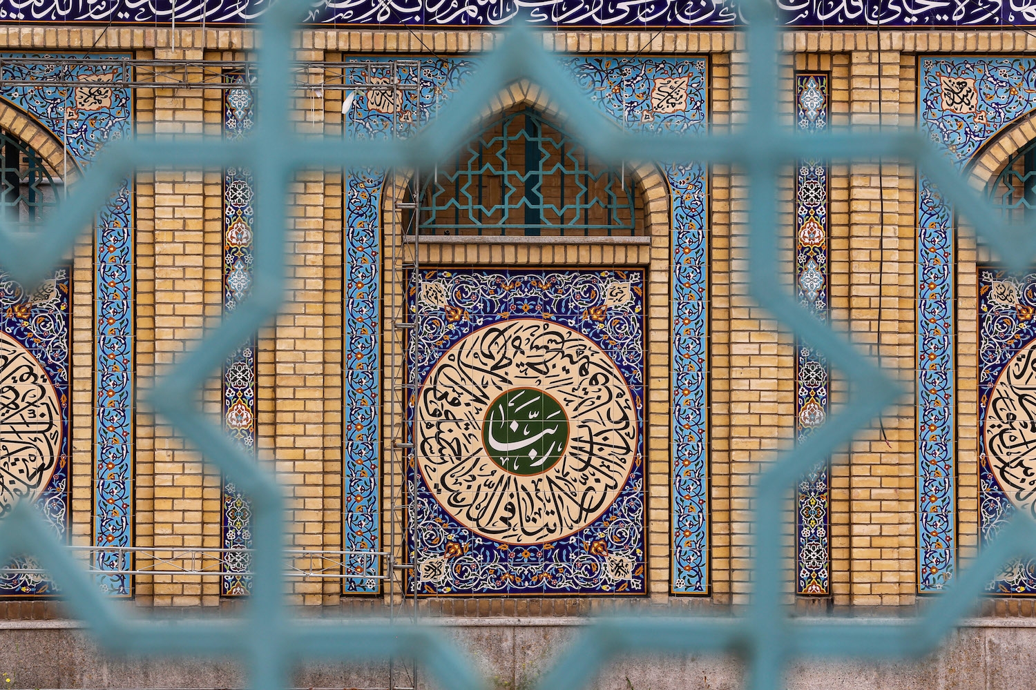 Iran mosque closed coronavirus AFP