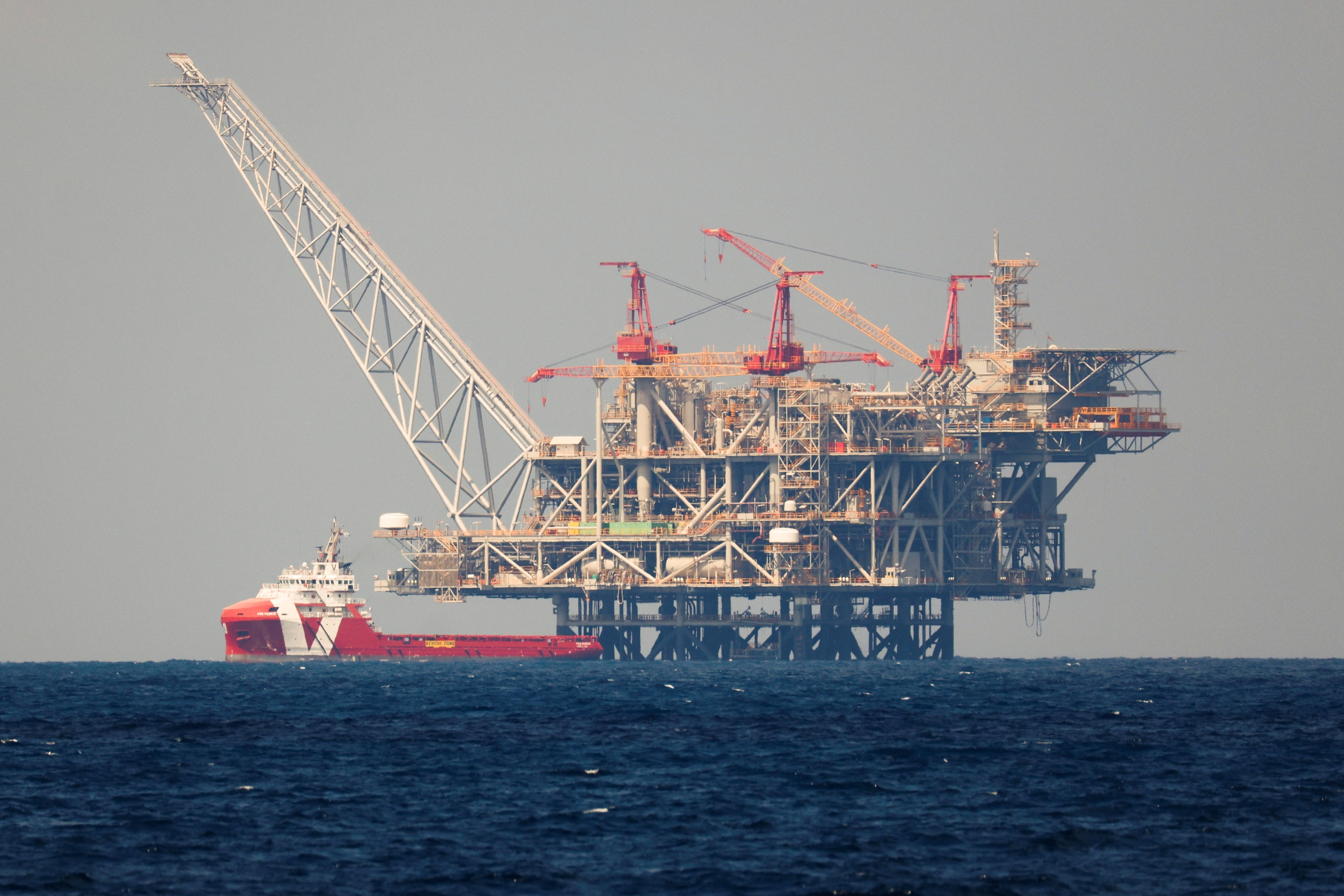 Le champ de gaz naturel Léviathan en Méditerranée, au large de la côte de Haïfa (Israël), le 9 juin 2021 (Reuters)