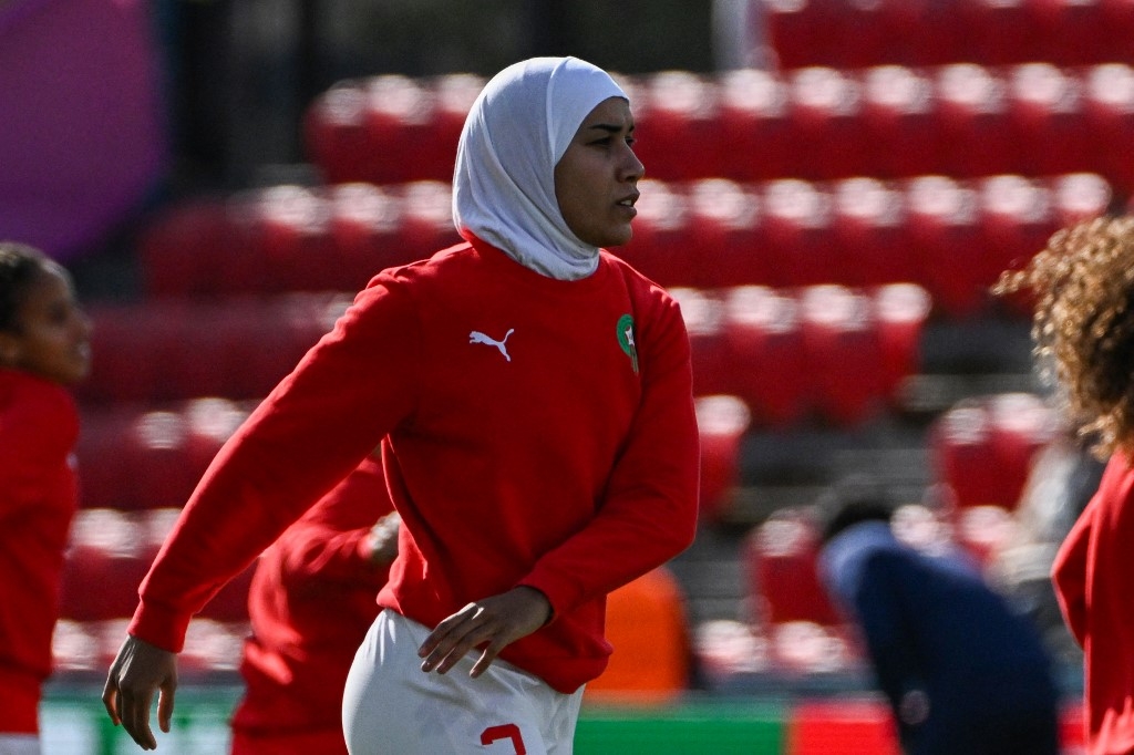 Nouhaila Benzina, née le 11 mai 1998 à Kénitra (au nord de Rabat), est une footballeuse internationale marocaine jouant au poste de défenseure centrale (AFP/Brenton Edwards)