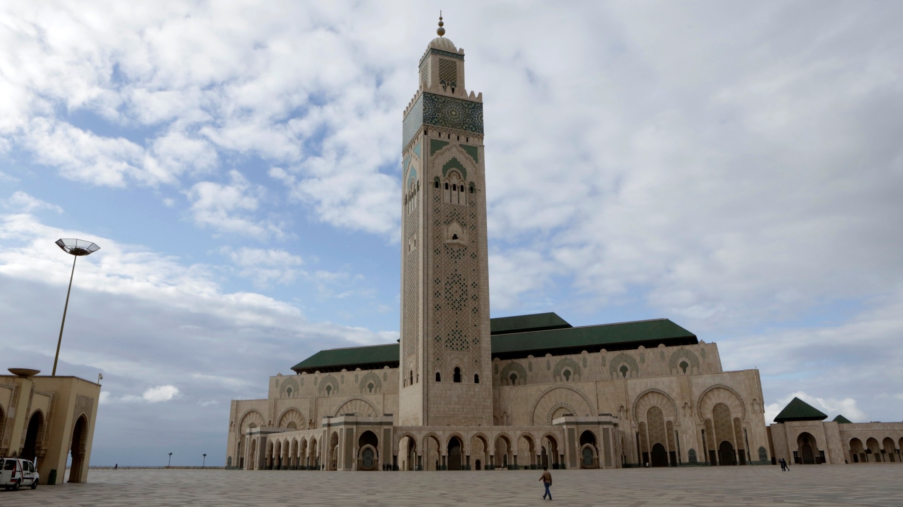 L’esplanade déserte de la mosquée Hassan II à Casablanca (Youssef Boudlal/Reuters)