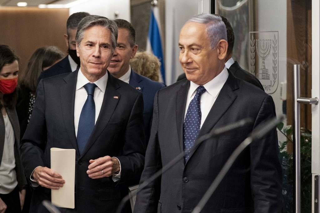 US Secretary of State Antony Blinken (L) spoke alongside Israeli Prime Minister Benjamin Netanyahu (R) during a news conference on 25 May 2021.