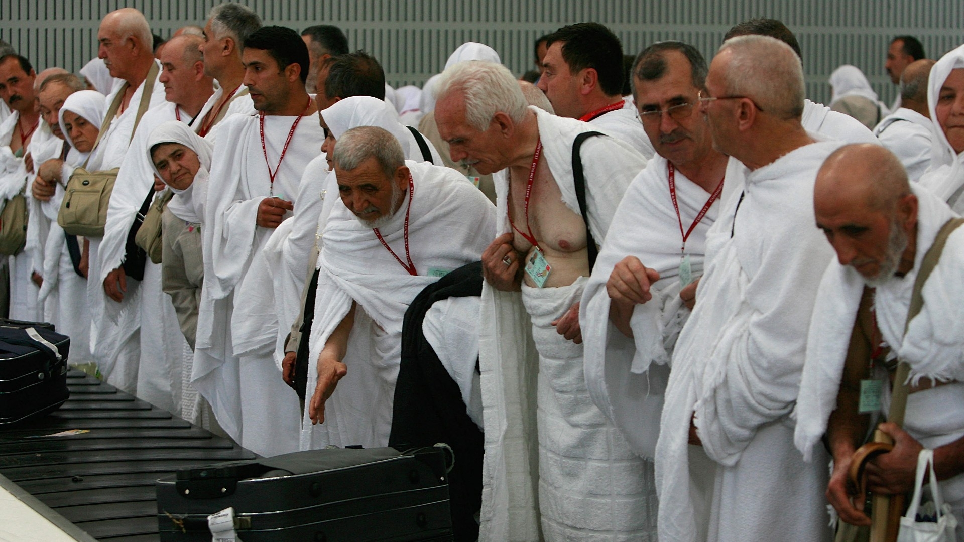 Muslim pilgrims wait to pick up their suitcases upon their arrival to King Abdul Aziz airport in Jeddah, Saudi Arabia on 27 November 2008 (AFP)