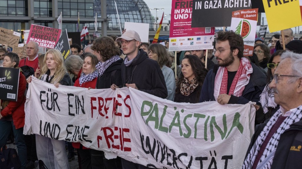 Protesters calling for a halt to arms sales to Israel in front of the central train station in Berlin, 18 October 2024 (Stephane Lelarge/AFP)