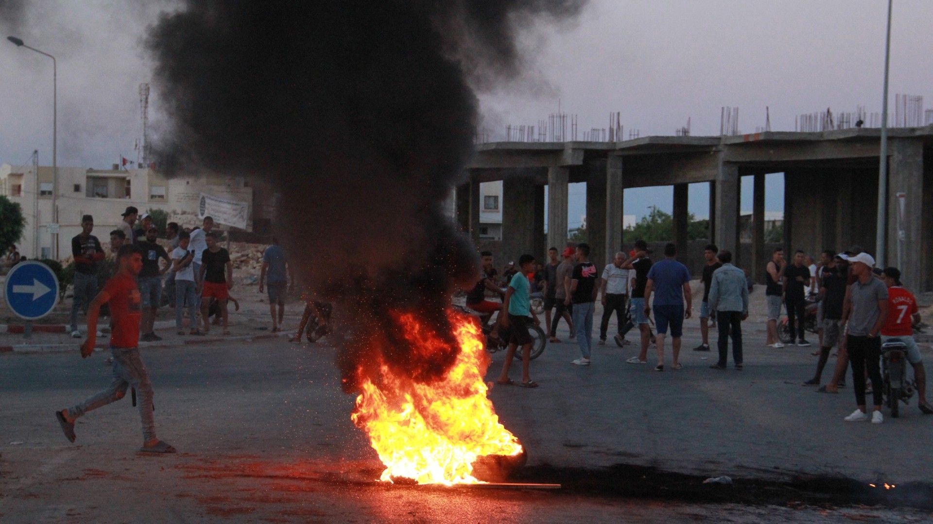 Tunisian youths set tyres on fire as tensions rise in Sfax, southeastern Tunisia, after the burial of a young Tunisian killed during violent confrontations on 4 July 2023 (AFP)