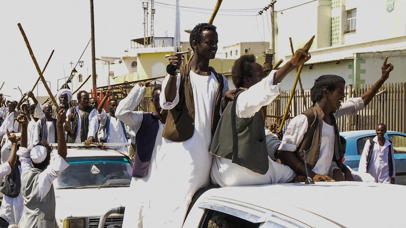 Des manifestants antigouvernementaux à Port-Soudan protestent contre un accord de paix signé entre le gouvernement et des groupes rebelles, le 17 octobre 2021 (AFP)
