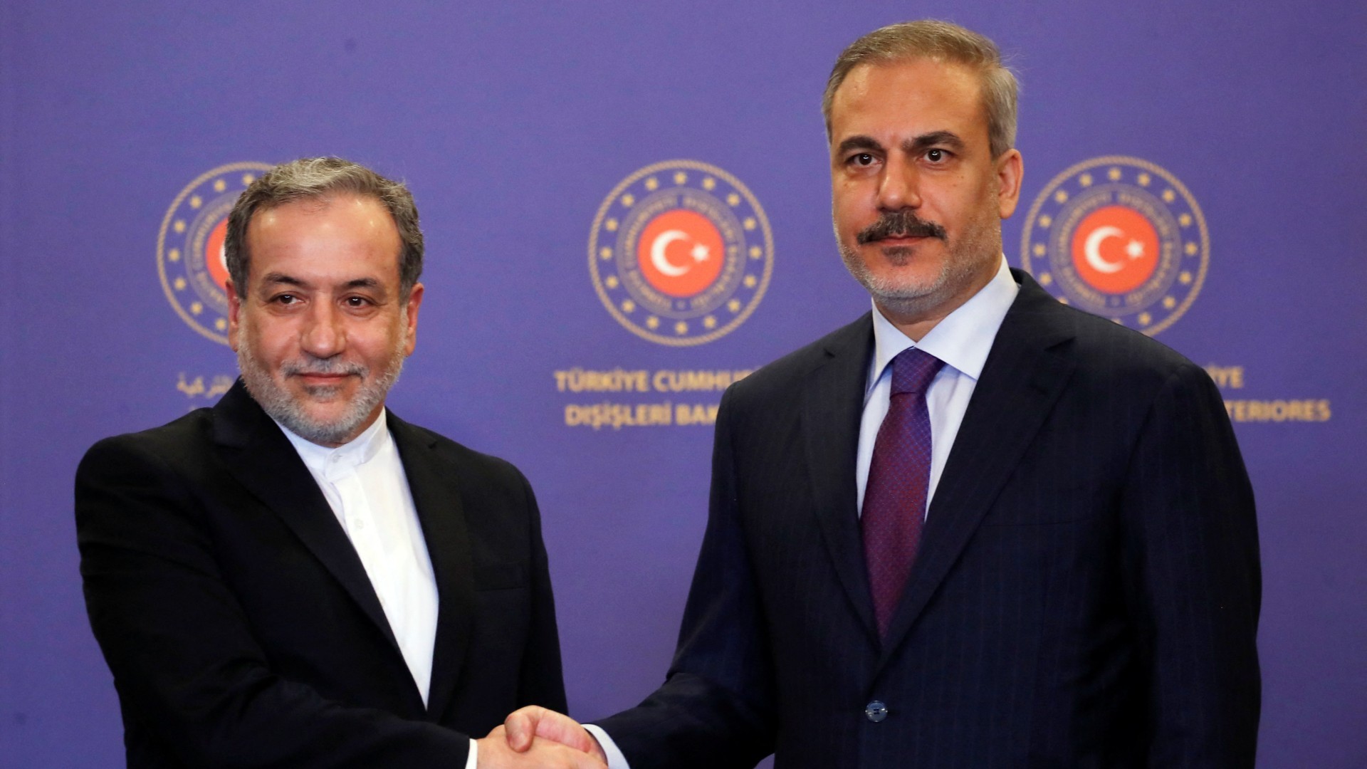 Turkish Foreign Minister Hakan Fidan, right, shakes hands with his Iranian counterpart Abbas Araqchi in Istanbul, 19 October (Reuters/Dilara Senkaya)