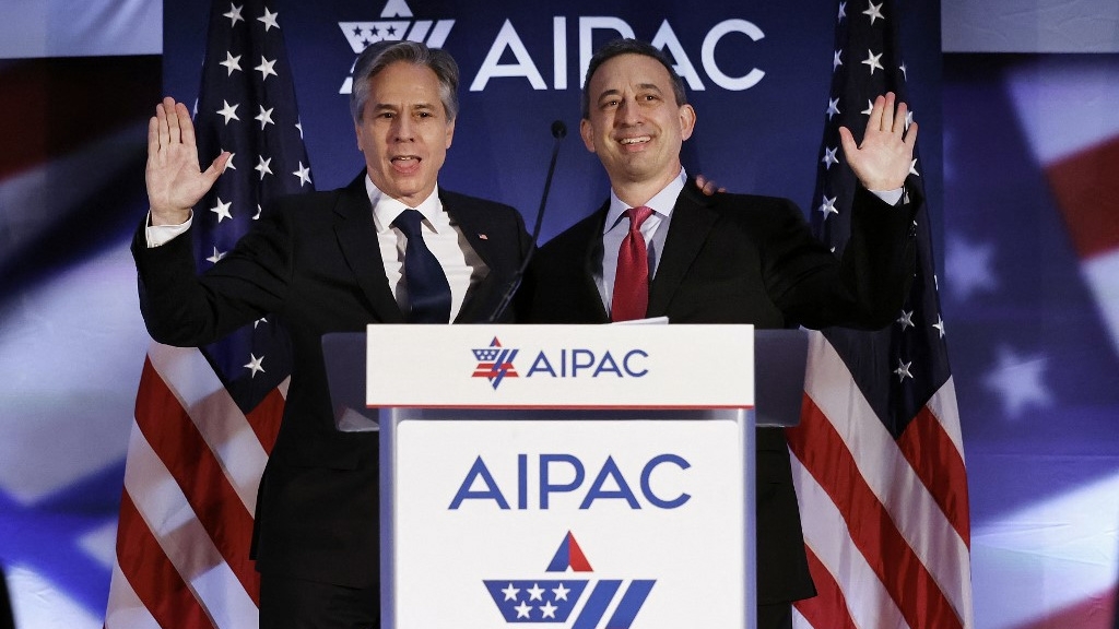 US Secretary of State Antony Blinken (L) is welcomed by Aipac President Michael Tuchin at the committee’s policy summit in Washington on 5 June 2023 (Chip Somodevilla/Getty Images/AFP)