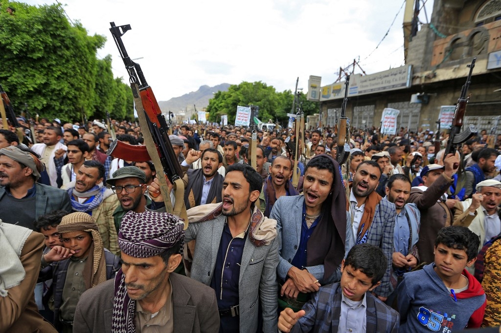Les Houthis demandent « la fin de l’agression [saoudienne], la levée totale du blocus, le paiement des salaires de tous les fonctionnaires avec des recettes pétrolières et gazières » (AFP/Mohammed Huwais)  