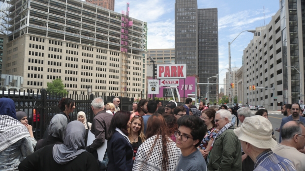 A crowd of supporters discuss the days events in Detroit (MEE/Dave Leins)