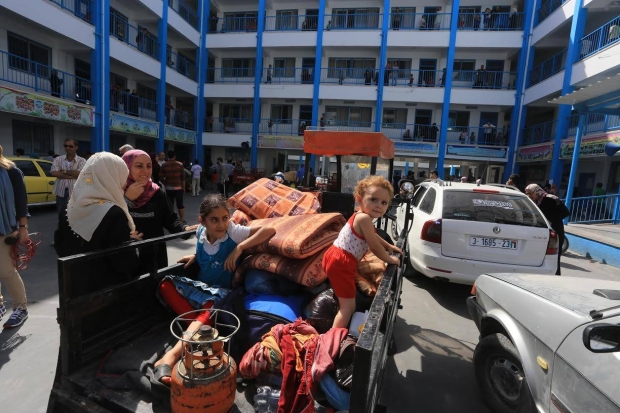 IDPs from northern Gaza take shelter at UNRWA school (MEE / Mohammed Asad)