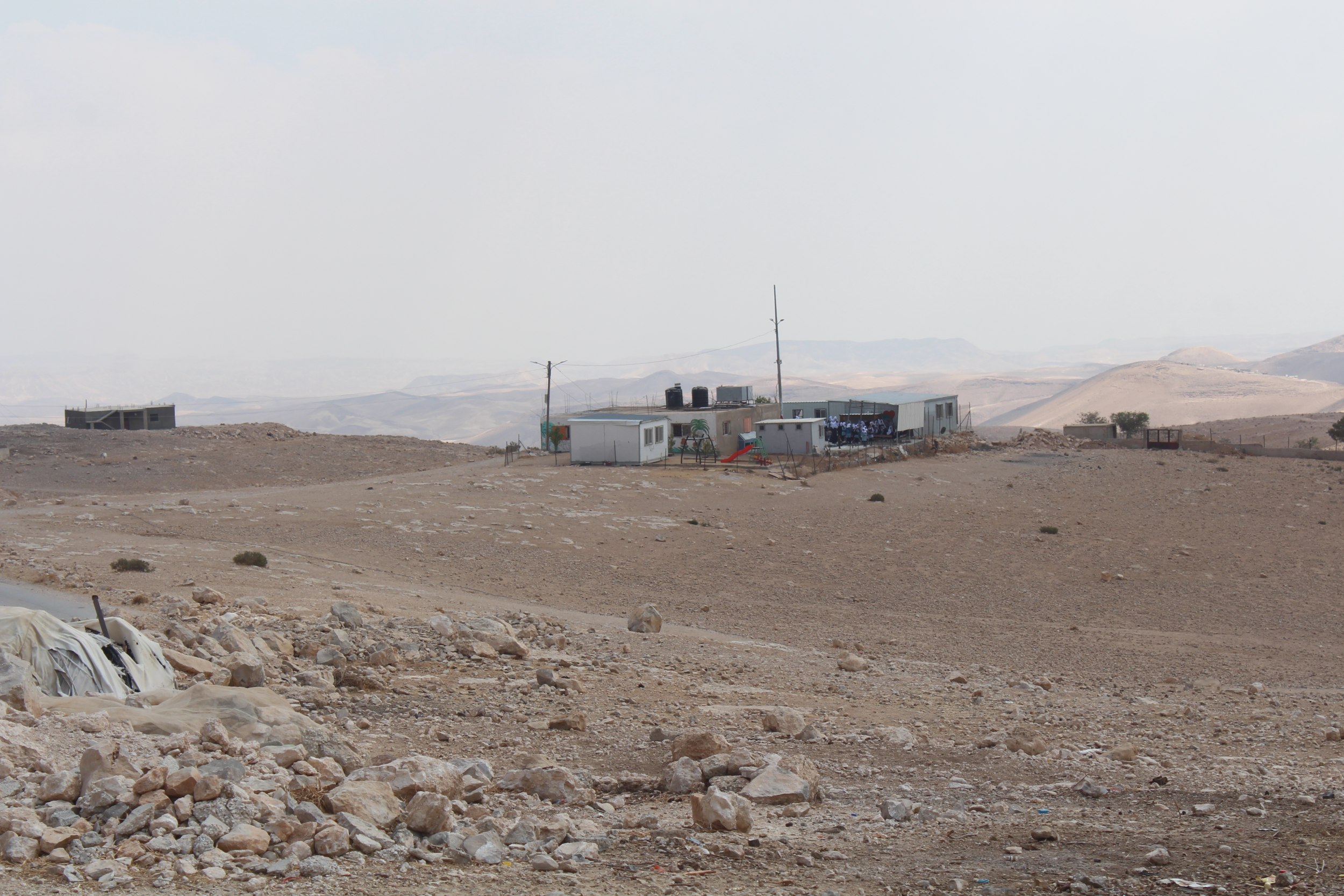 L’école al-Tahadi 16 se trouve à deux kilomètres à peine d’une colonie israélienne (MEE/Shatha Hammad)