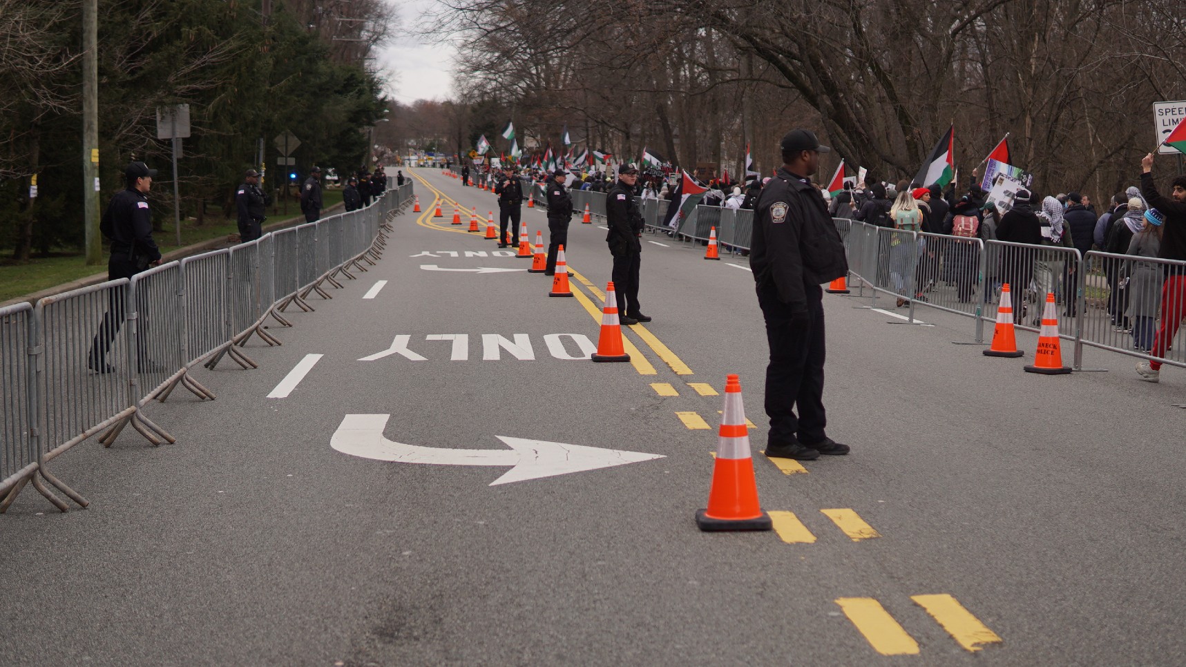 Police presence in Teaneck (MEE/Azad Essa) (