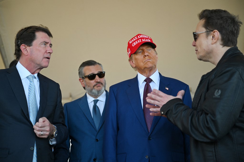 U.S. President-elect Donald Trump speaks alongside Elon Musk (R) and Senate members including (L-R) Sen. Bill Hagerty (R-TN), and Sen. Ted Cruz (R-TX) before attending a viewing of the launch of the sixth test flight of the SpaceX Starship rocket on November 19, 2024 in Brownsville, Texas