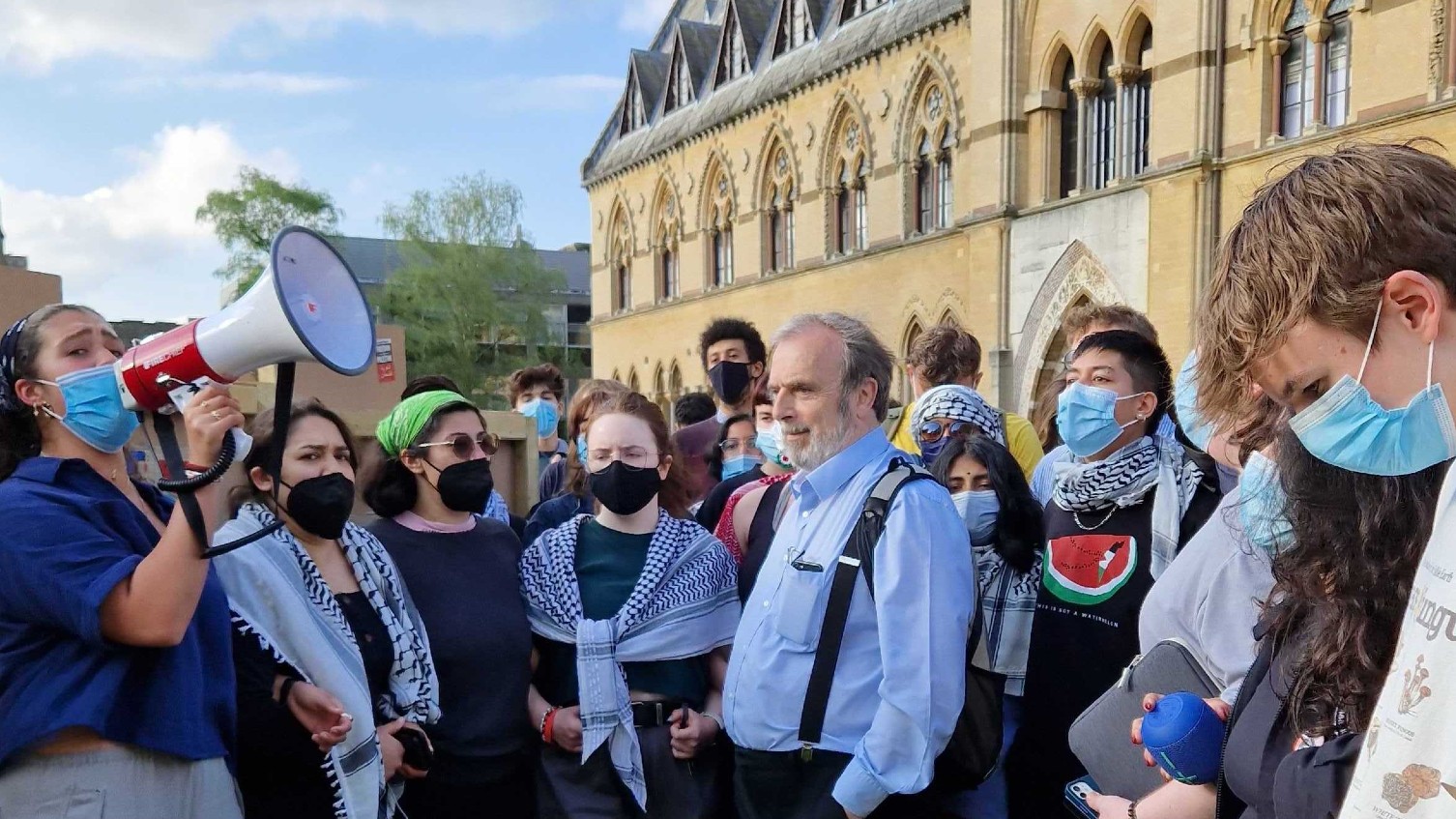 Mail on Sunday columnist Peter Hitchens surrounded by protestors (Imran Mulla/MEE)