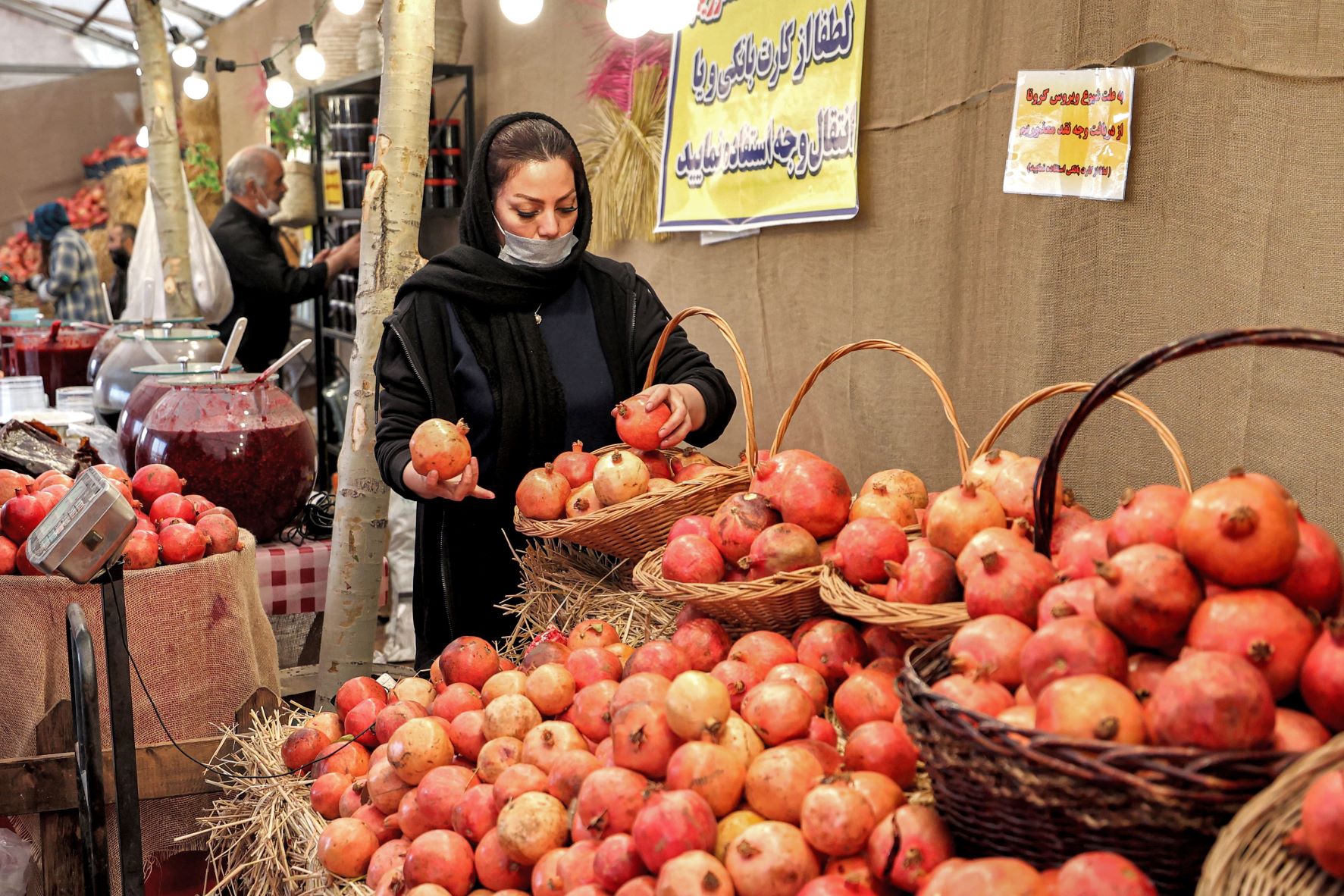 woman-pomegranates-iran-2021-afp