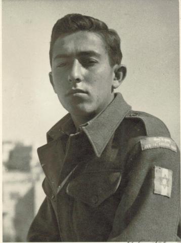 Yaakov Sharett, alors âgé de 22 ans, à Hatzerim, dans le Néguev (avec l’aimable autorisation de Yaakov Sharett)