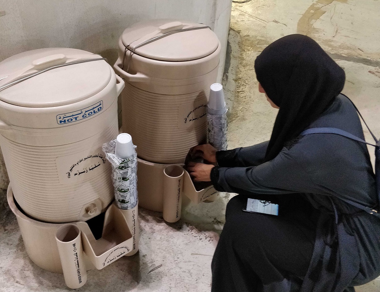Zamzam water can be found throughout the Masjid al-Haraam, allowing pilgrims to quench their thirst and use it to make supplications to God (MEE/Nadda Osman)