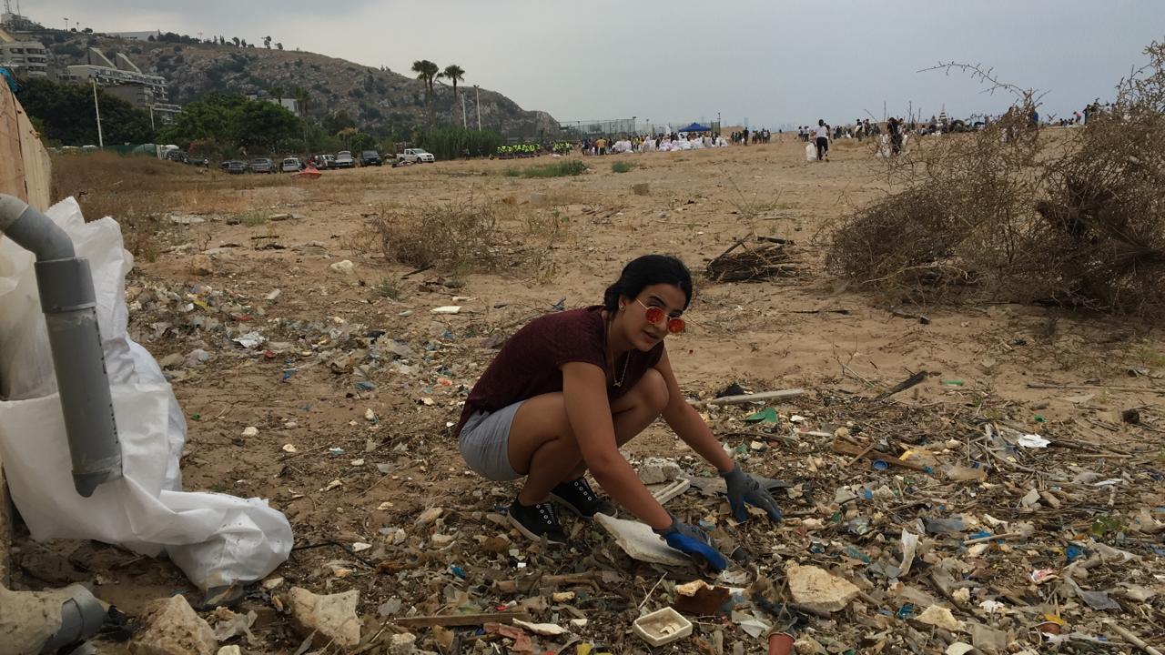 Joelle Zgheib lors d’un nettoyage de plage qu’elle a récemment organisé (avec son aimable autorisation)